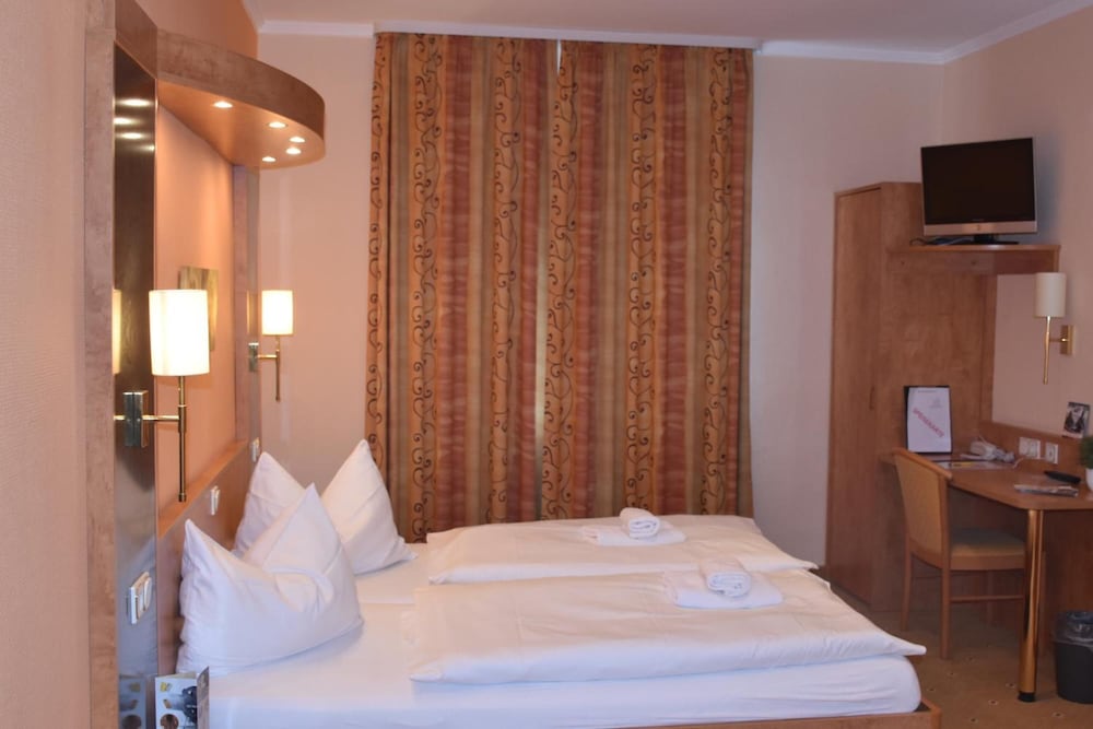 Hotel am Bahnhof 7/38