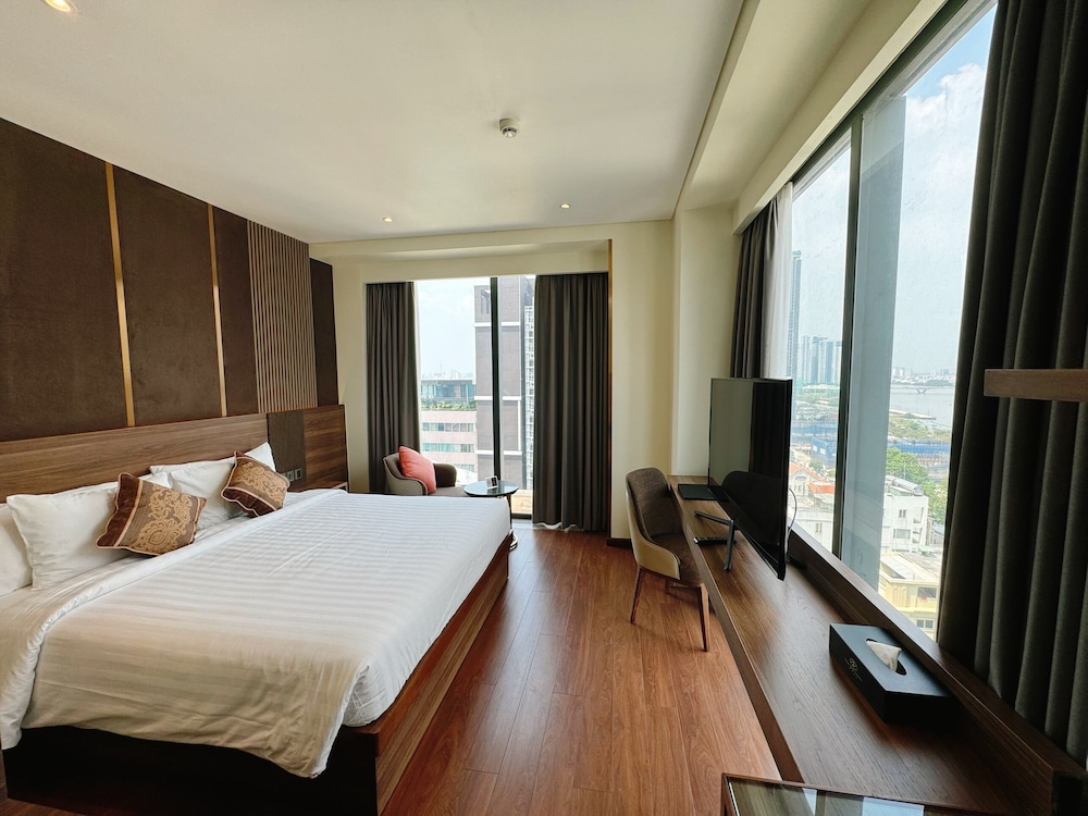 GRAND, CITY VIEW
