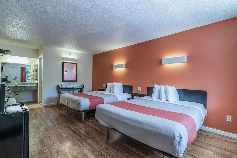 Motel6 Albany, NY - Airport 34/56