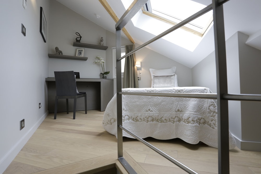 2 Bedrooms, Duplex, Suite, Queen Bed, Street View, Sofa, Annex, Le Roi De Sicile 3/4