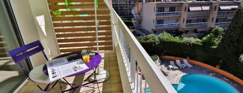 HOTEL DE LA MER 50/50