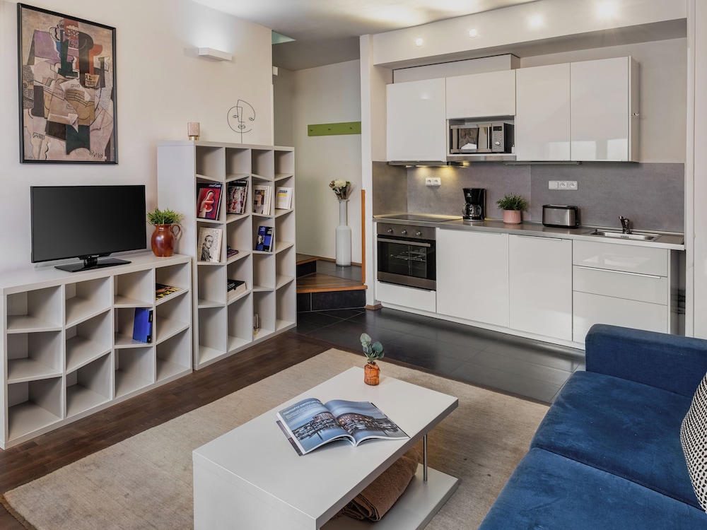 4 Arts Apartments by Adrez Living 29/52