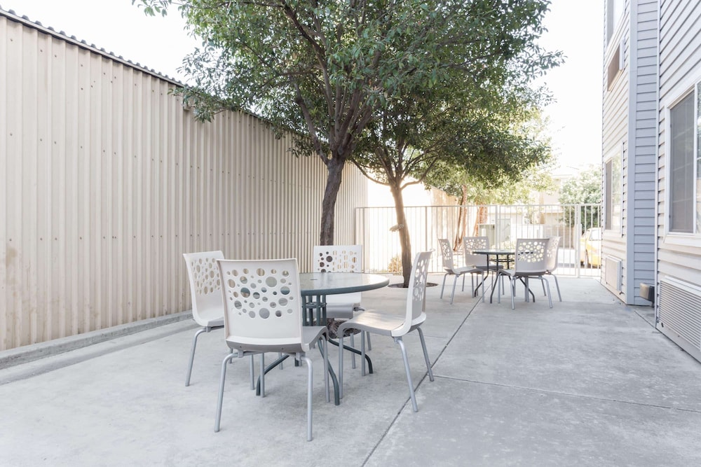 Microtel Inn And Suites Modesto Ceres 6/23