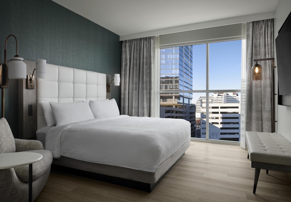 ROOM, KING BED