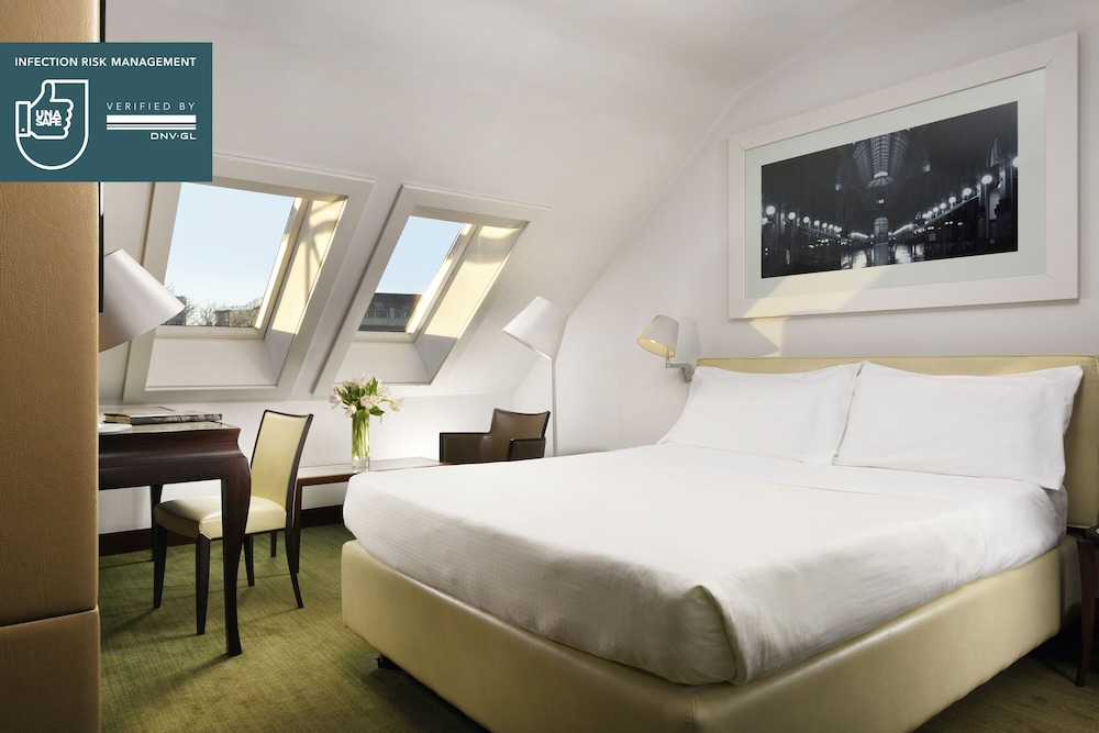 Unahotels Cusani Milan 8/69