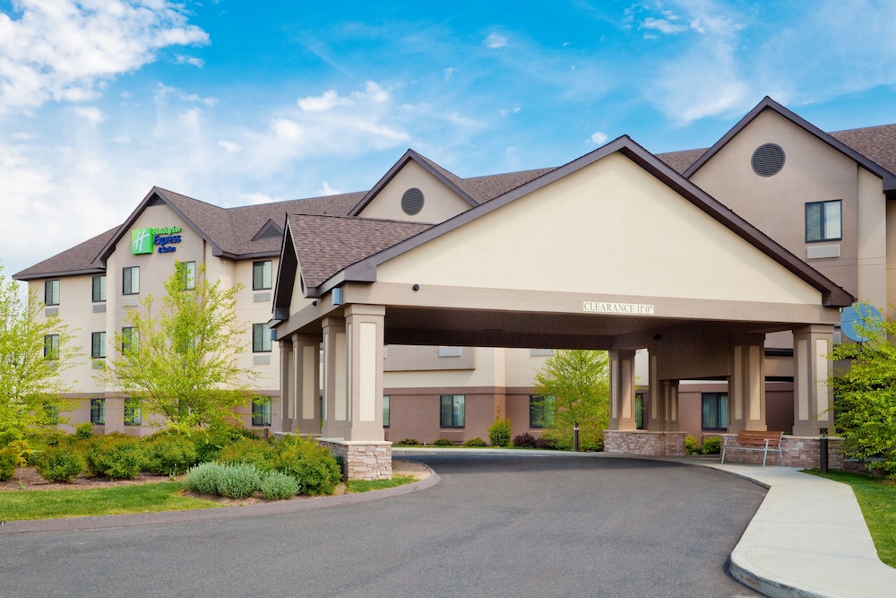 Holiday Inn Express Hotel And Suites Bradley Airport 3/74