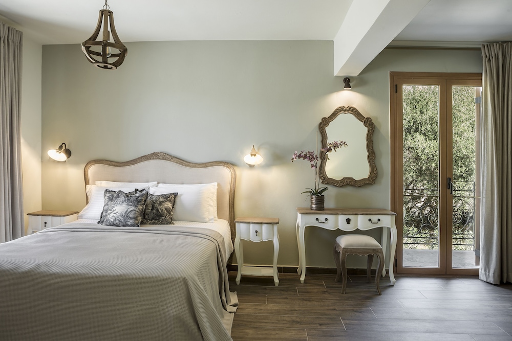 DELUXE, SUITE, MOUNTAIN VIEW
