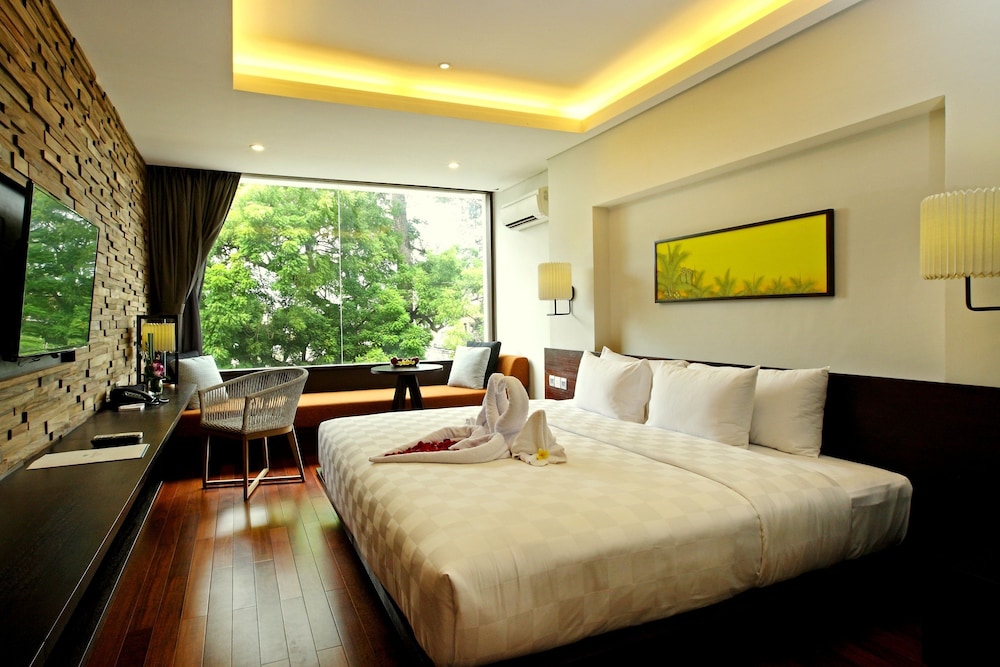SUPERIOR, DOUBLE OR TWIN BED
