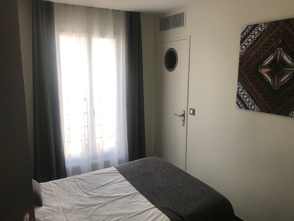 HOTEL DE PARIS MONTMARTRE 10/29