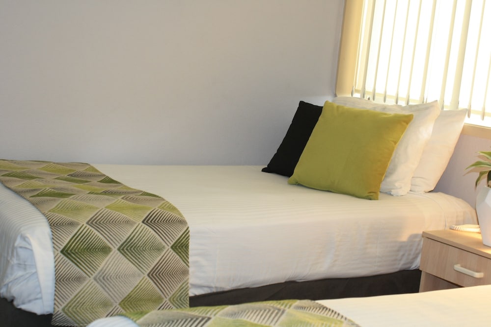 The Statesman Hotel 4/32