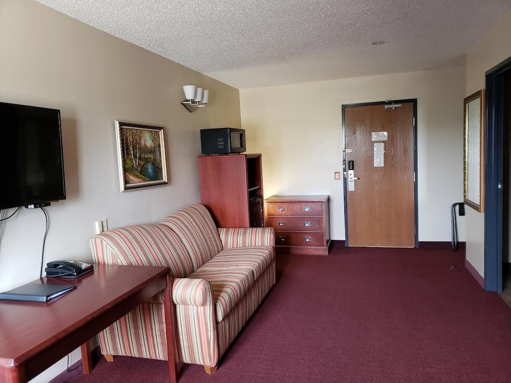 Heartland Hotel And Suites 37/62
