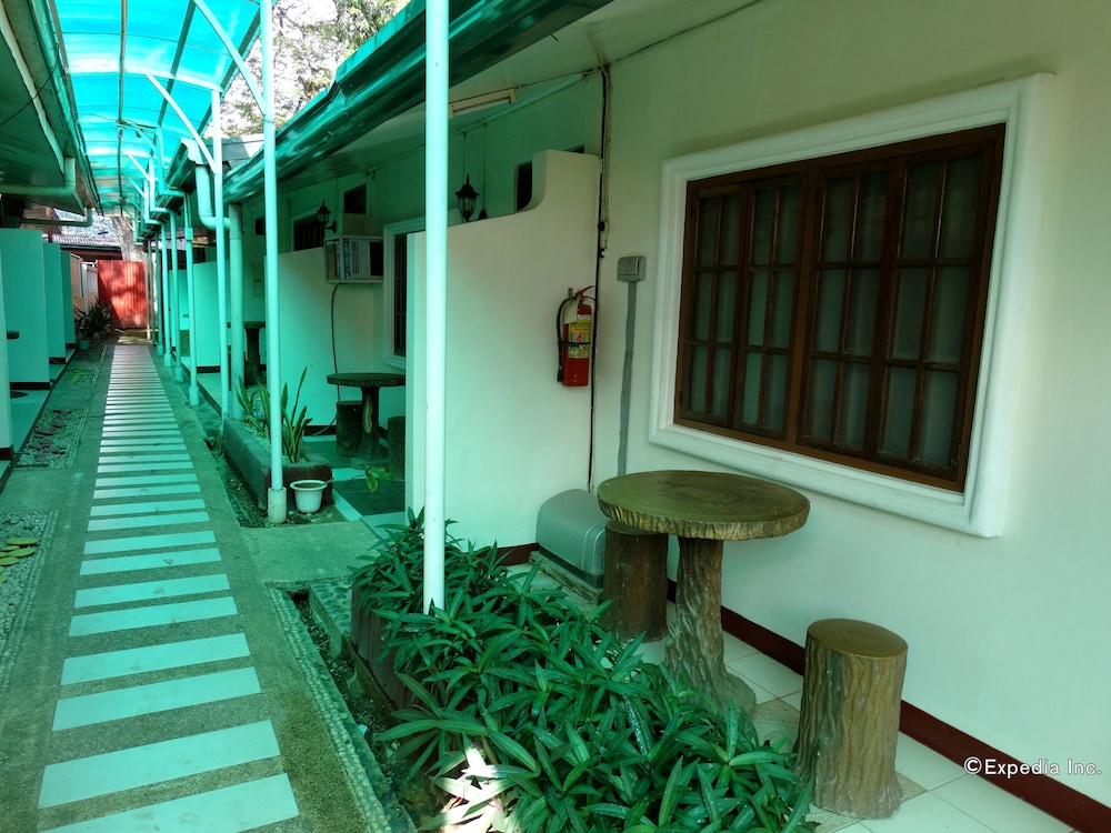 D Lucky Garden Inn 6/48