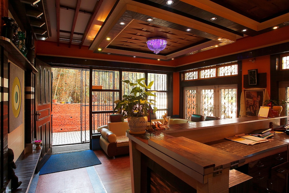 Shangri-La Boutique Hotel 8/50
