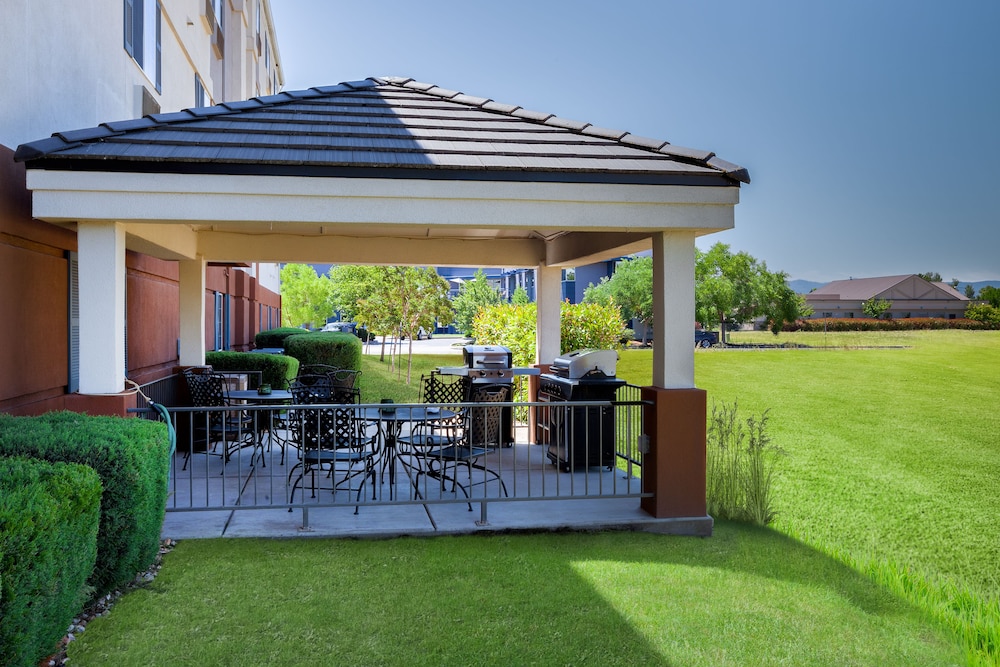 Candlewood Suites Medford 1/52
