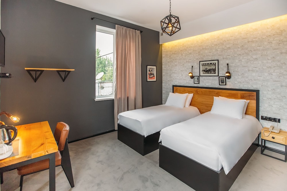 STANDARD, KING BED