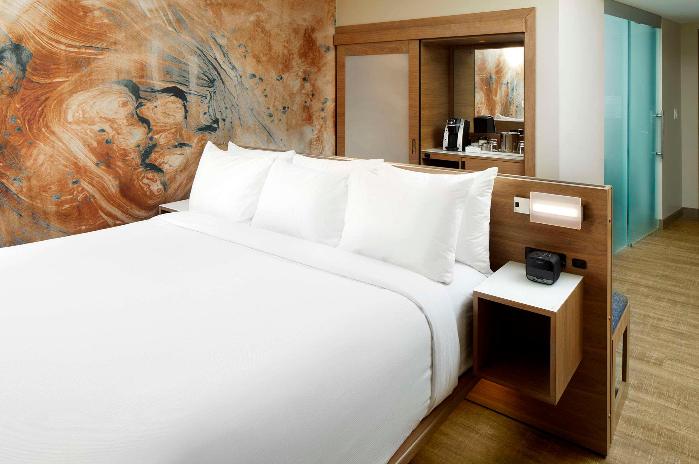 UPGRADE, KING BED
