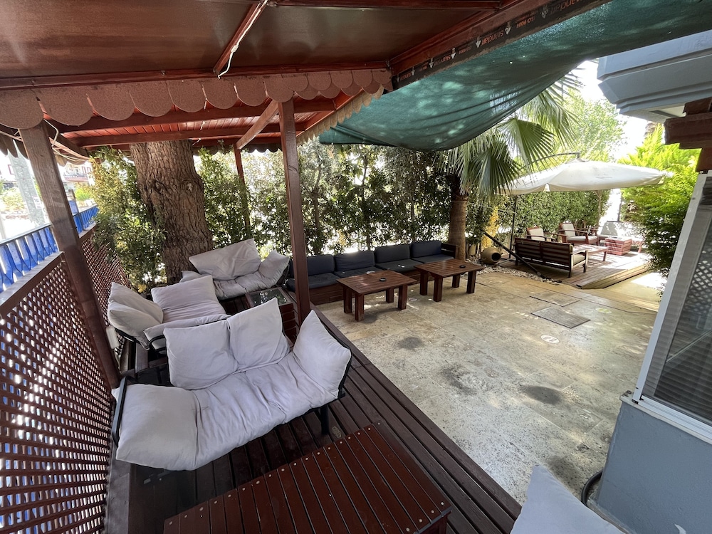 Lunay Hotel 8/33
