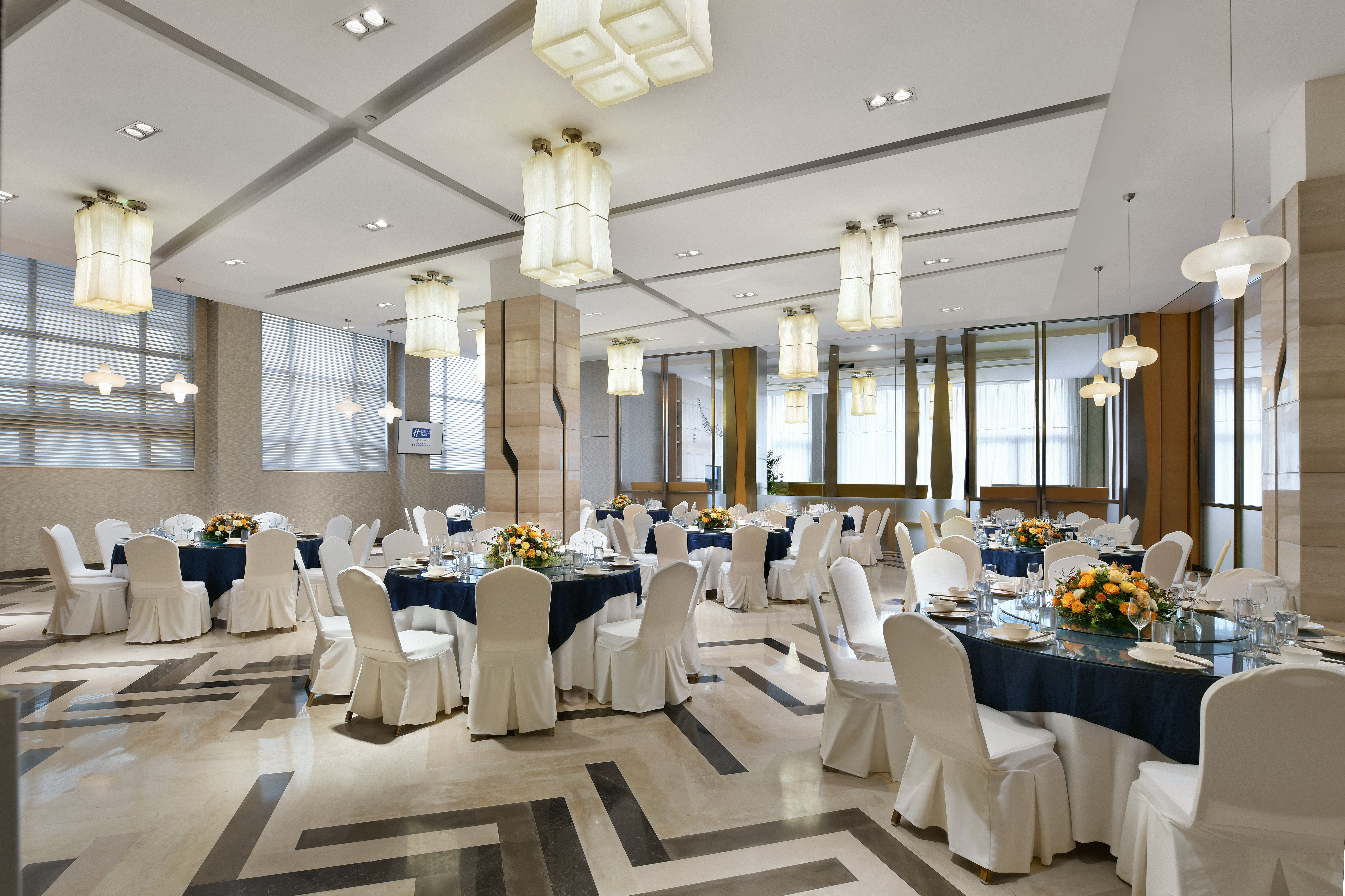 Holiday Inn Express Chengdu Huanhuaxi 62/67