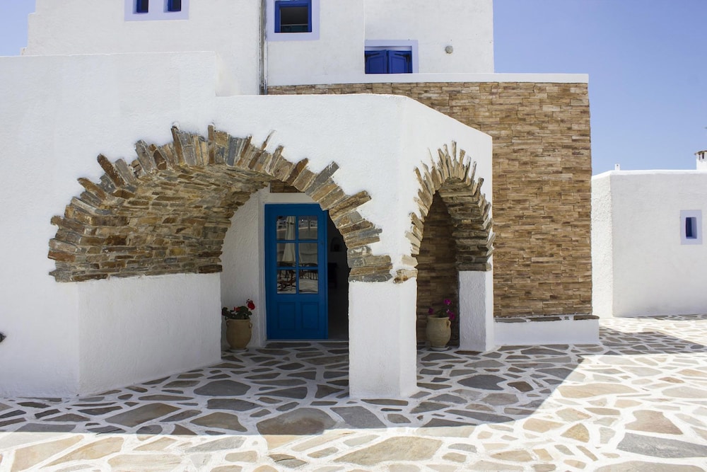 Naxos Holidays 22/64