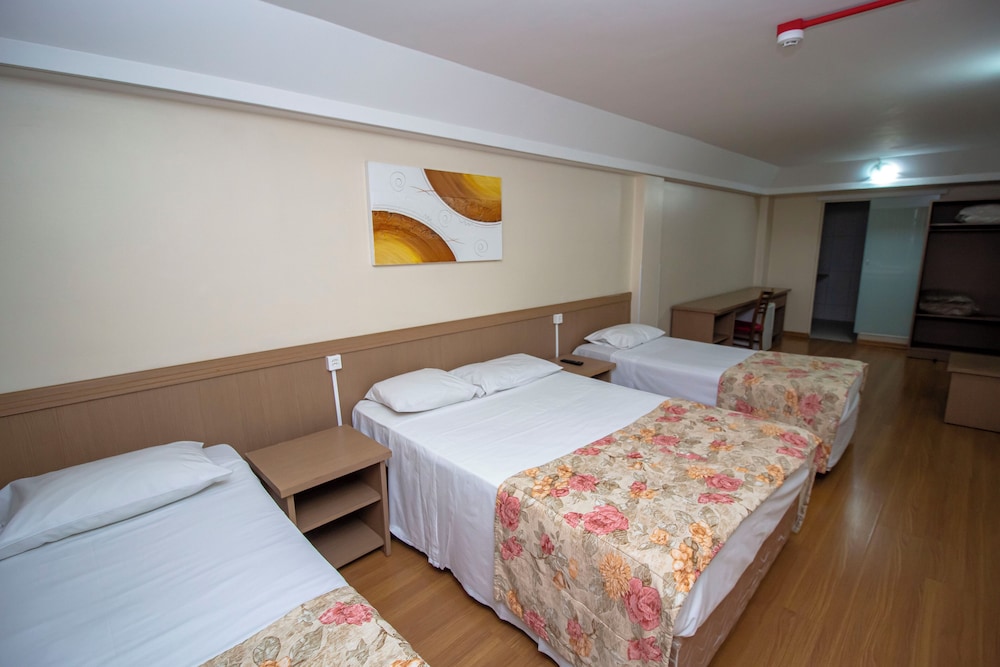 Hotel Golden Park Curitiba by Nacional Inn 38/97