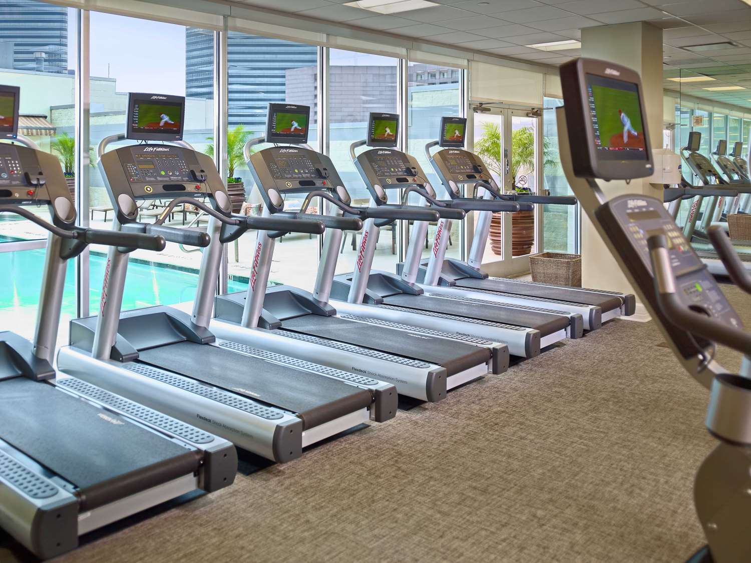 Royal Sonesta Houston Galleria 24/57