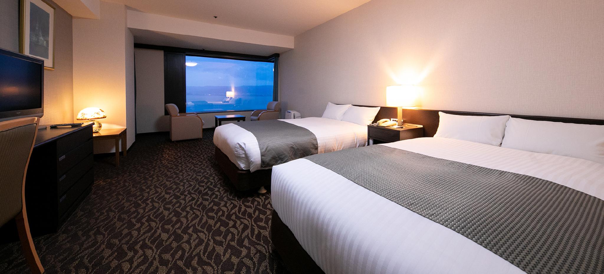 Room, Twin Beds, Lake View