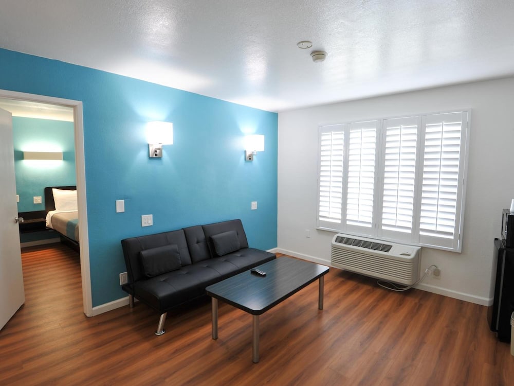 Motel6 Fountain Valley, CA - Huntington Beach Area 26/37