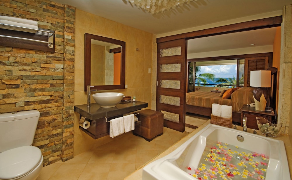 Sunrise Corner Junior Suite