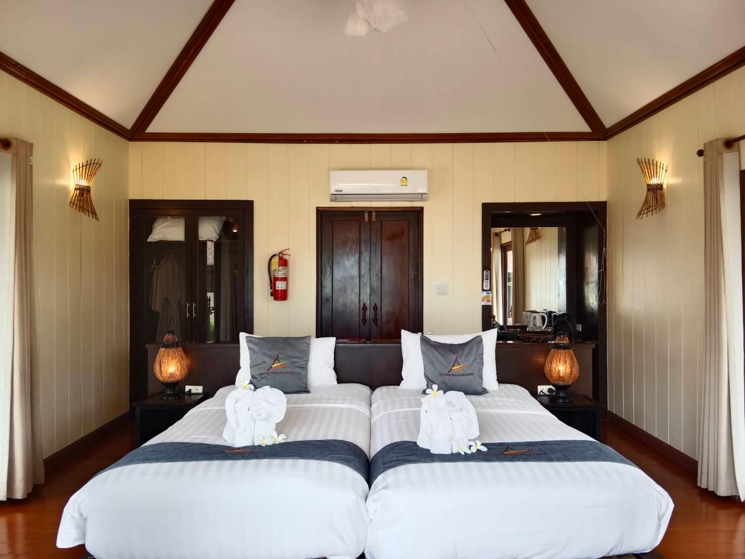 Deluxe, Twin Beds, Beach Front