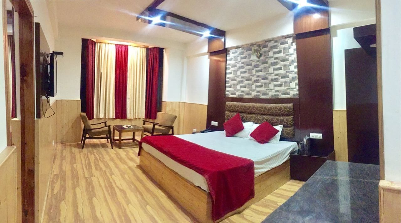 DELUXE, KING BED