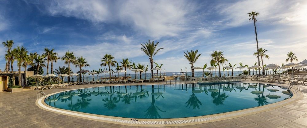 Aria Resort & Spa Hotel 56/60