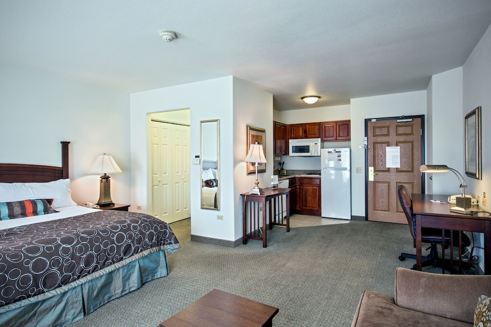 STAYBRIDGE SUITES ROCKFORD 25/73