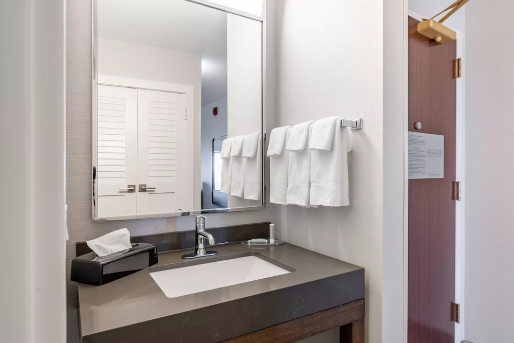 Courtyard By Marriott Burlington Williston 65/65