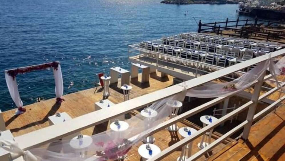 Nur Beach Hotel 34/41