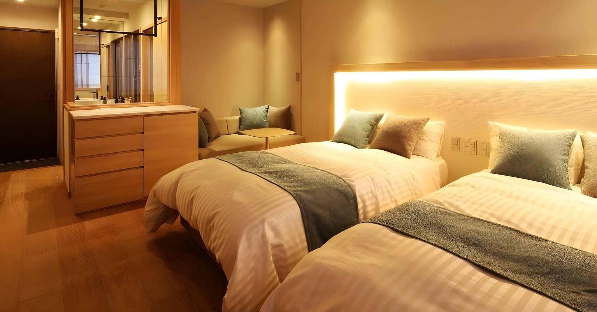 Hollywood, Superior, Twin Beds, Main Building