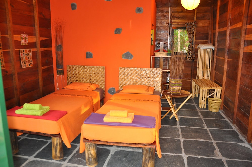 Mucumbli Hotel 24/48