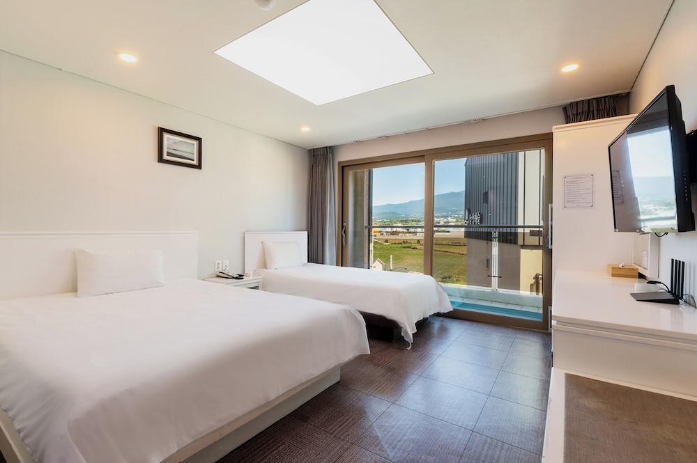 Sea Hotel 26/42