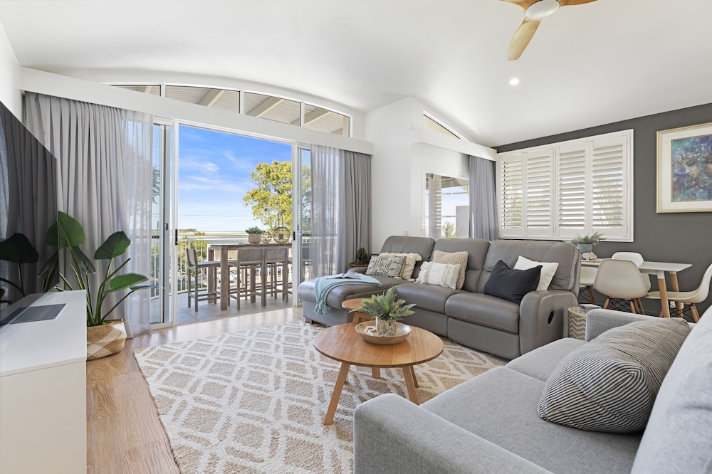 NOOSA OUTRIGGER BEACH RESORT 50/73
