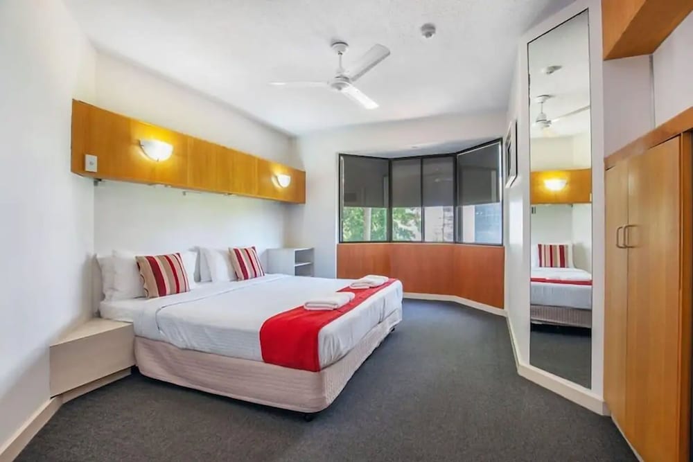Tiki Hotel Apartments Surfers Paradise 9/71