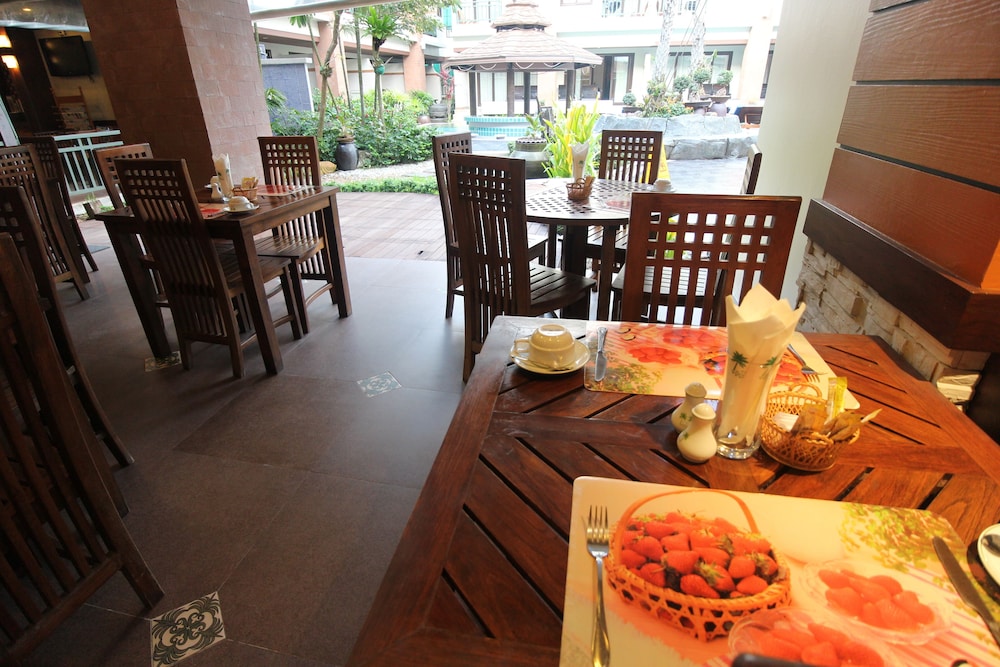 P P Palmtree Resort 20/50
