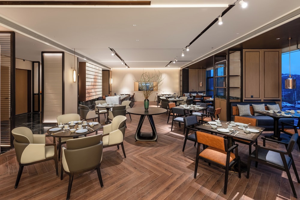 Howard Johnson By Wyndham Guotou Plaza Zigong 24/32