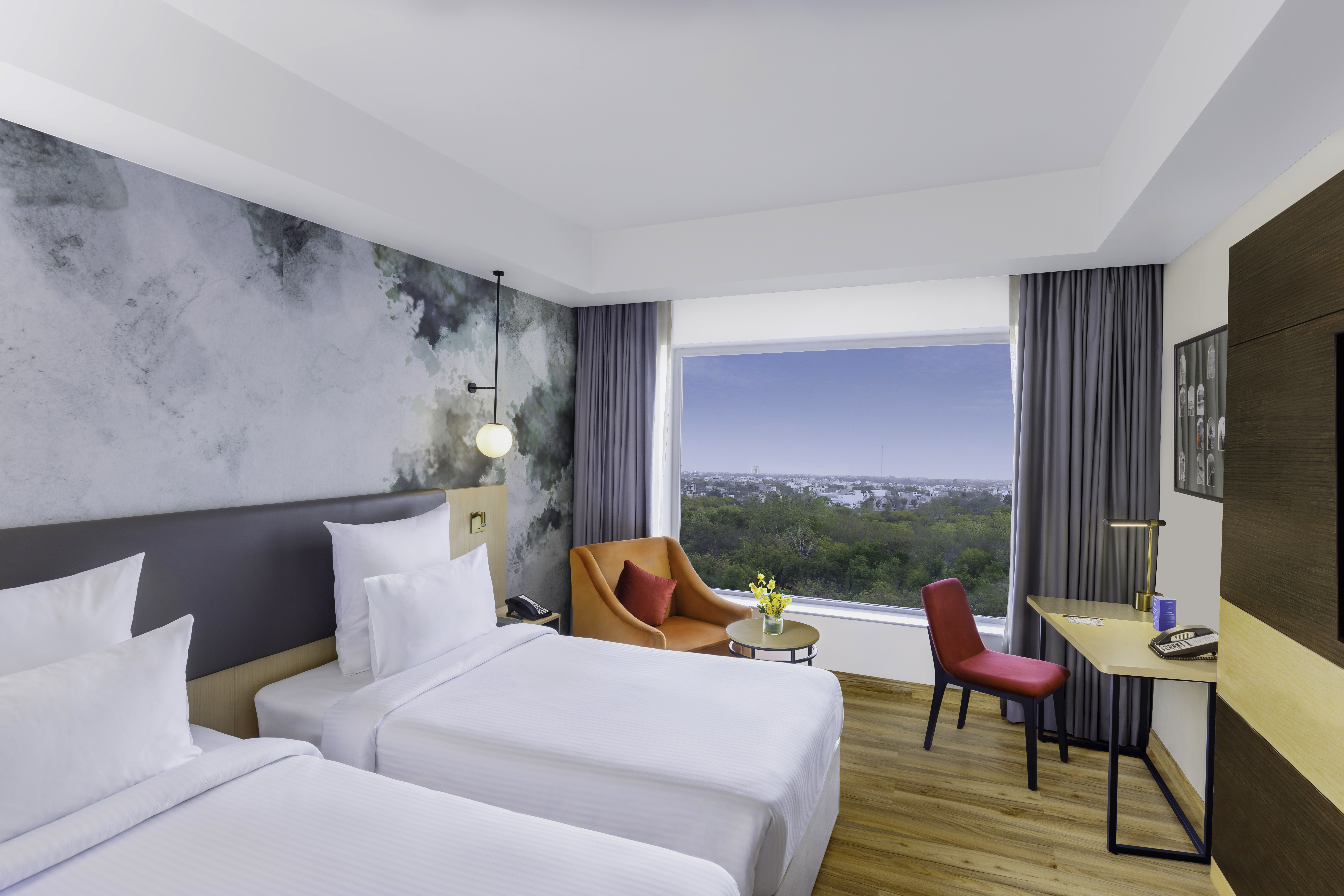 Superior, Twin Beds, City Side