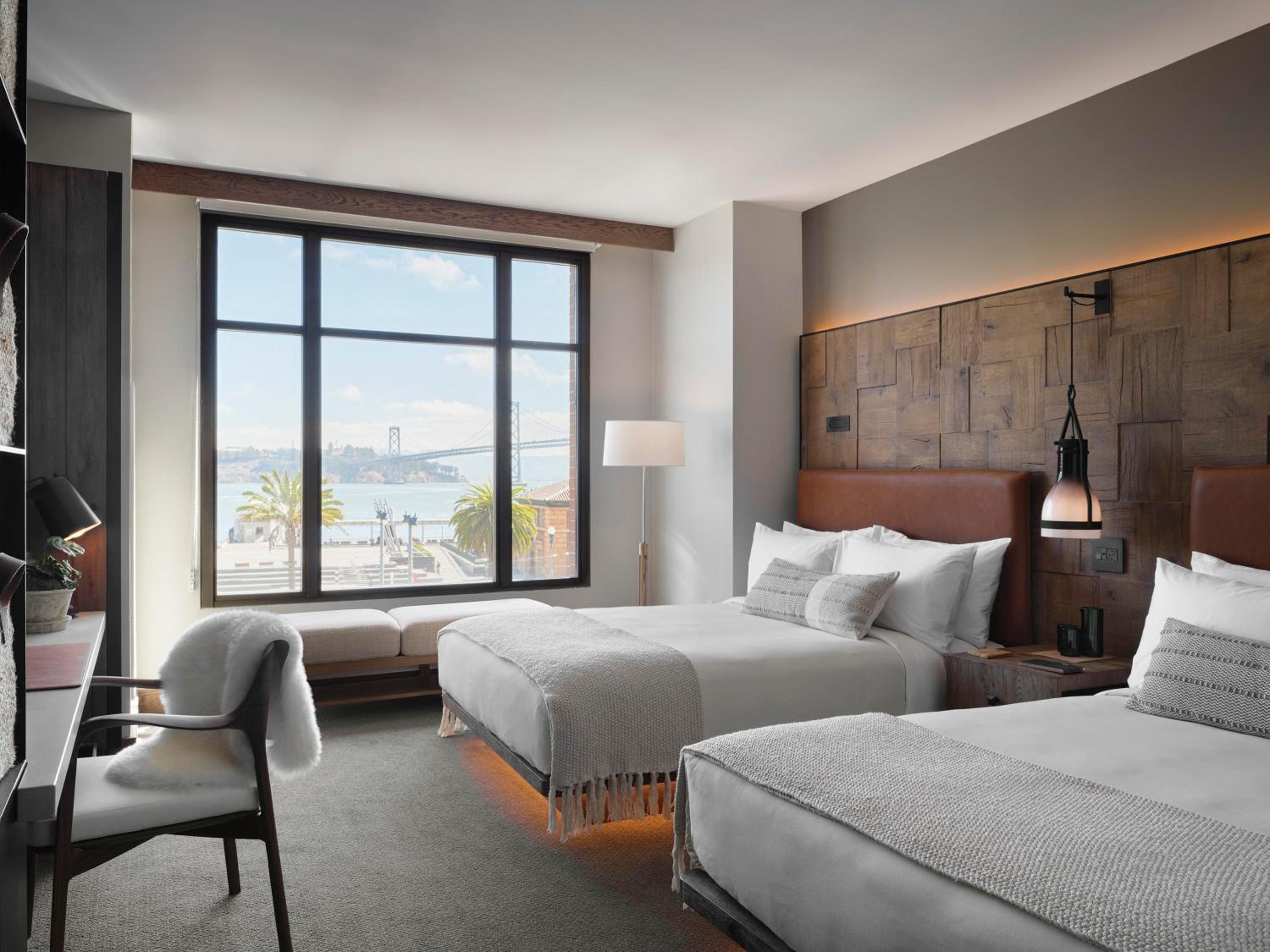 2 Queen Beds, Water View