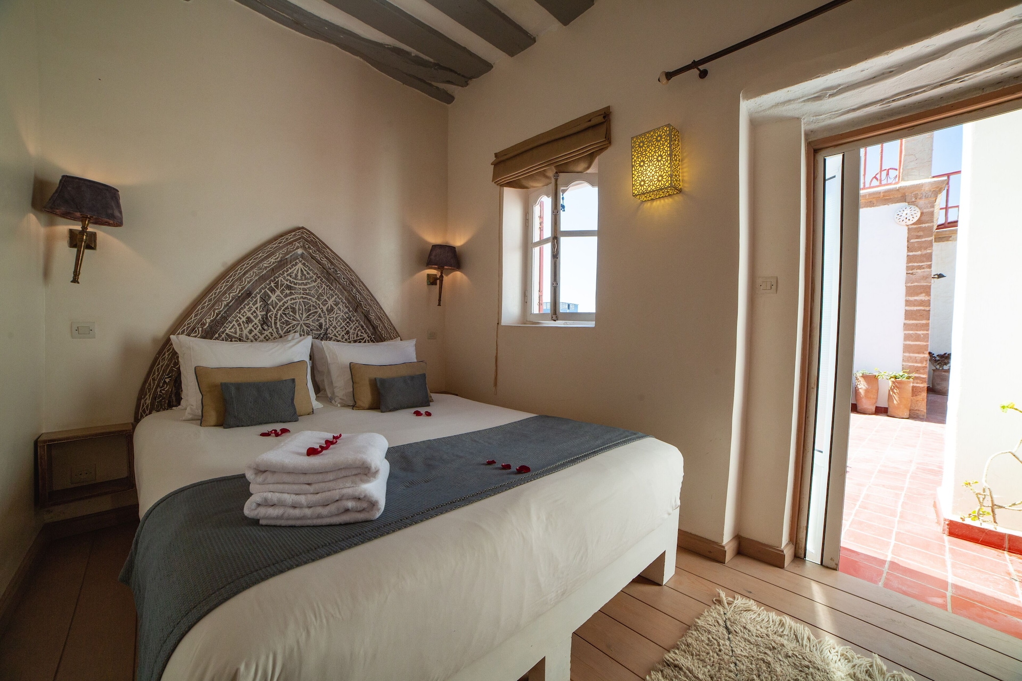DELUXE, SUITE, PRIVATE BATHROOM
