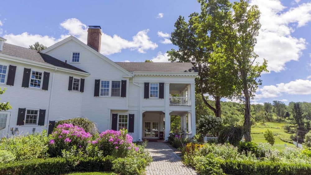 The White House Inn 47/50