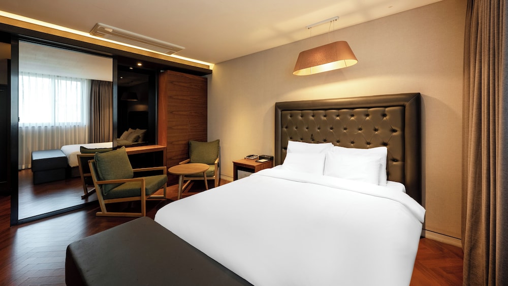 Golden Business Hotel 13/65
