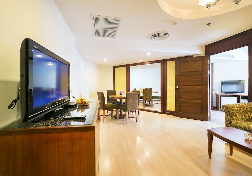 Jomtien Palm Beach Hotel and Resort 36/49