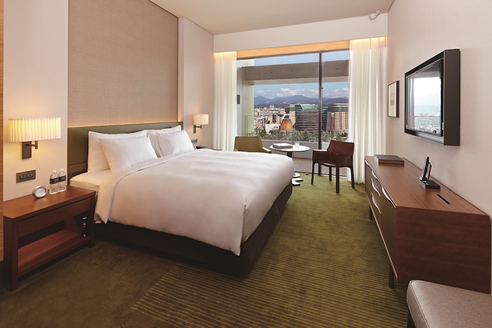 Eslite Hotel 25/66