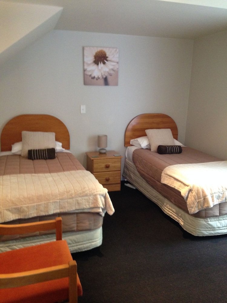 Bush Inn Court Motel 23/39