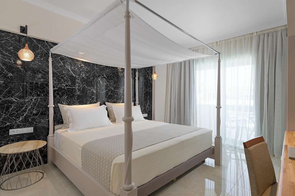 Suite, Sea View